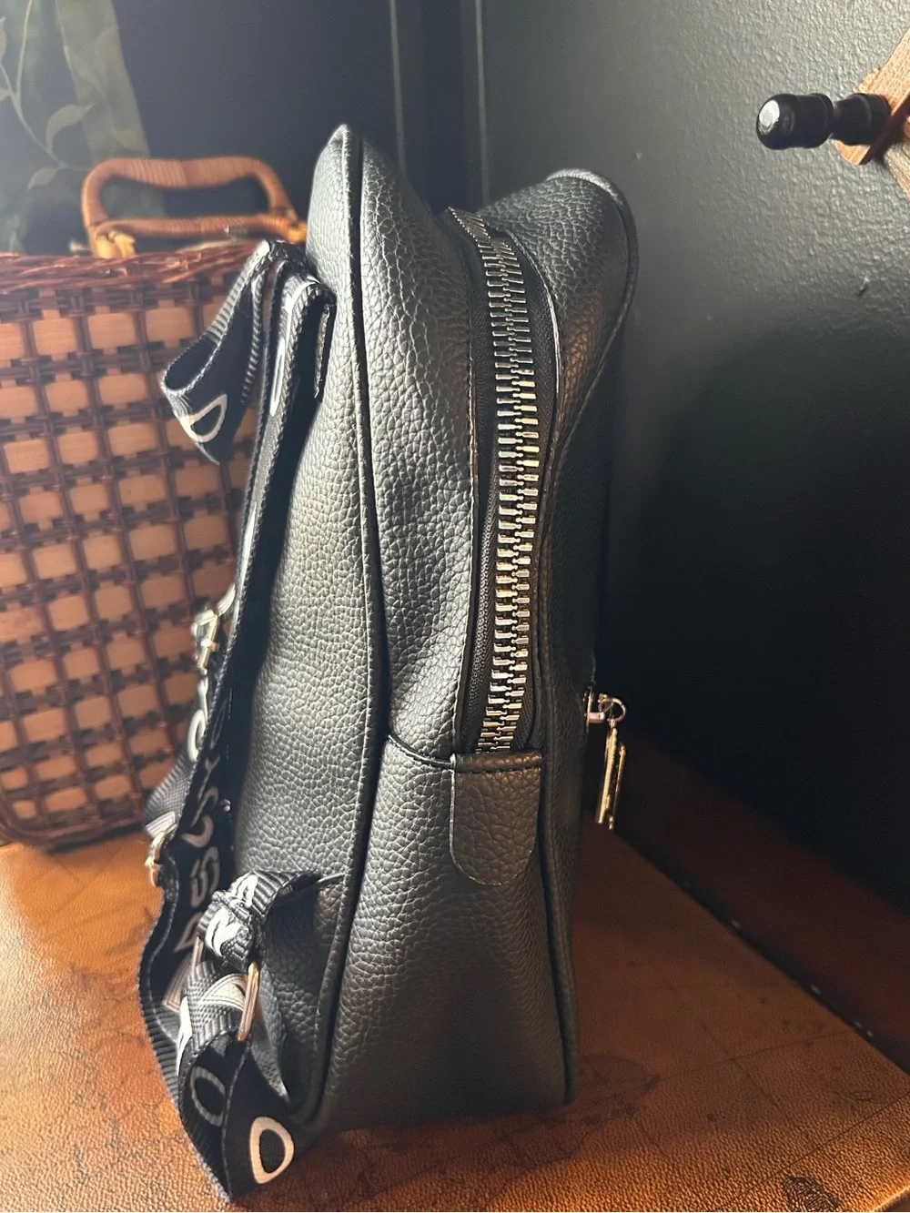 RSOYO Black Pebbled Leather Men's Backpack with Silver Accents -NWT-